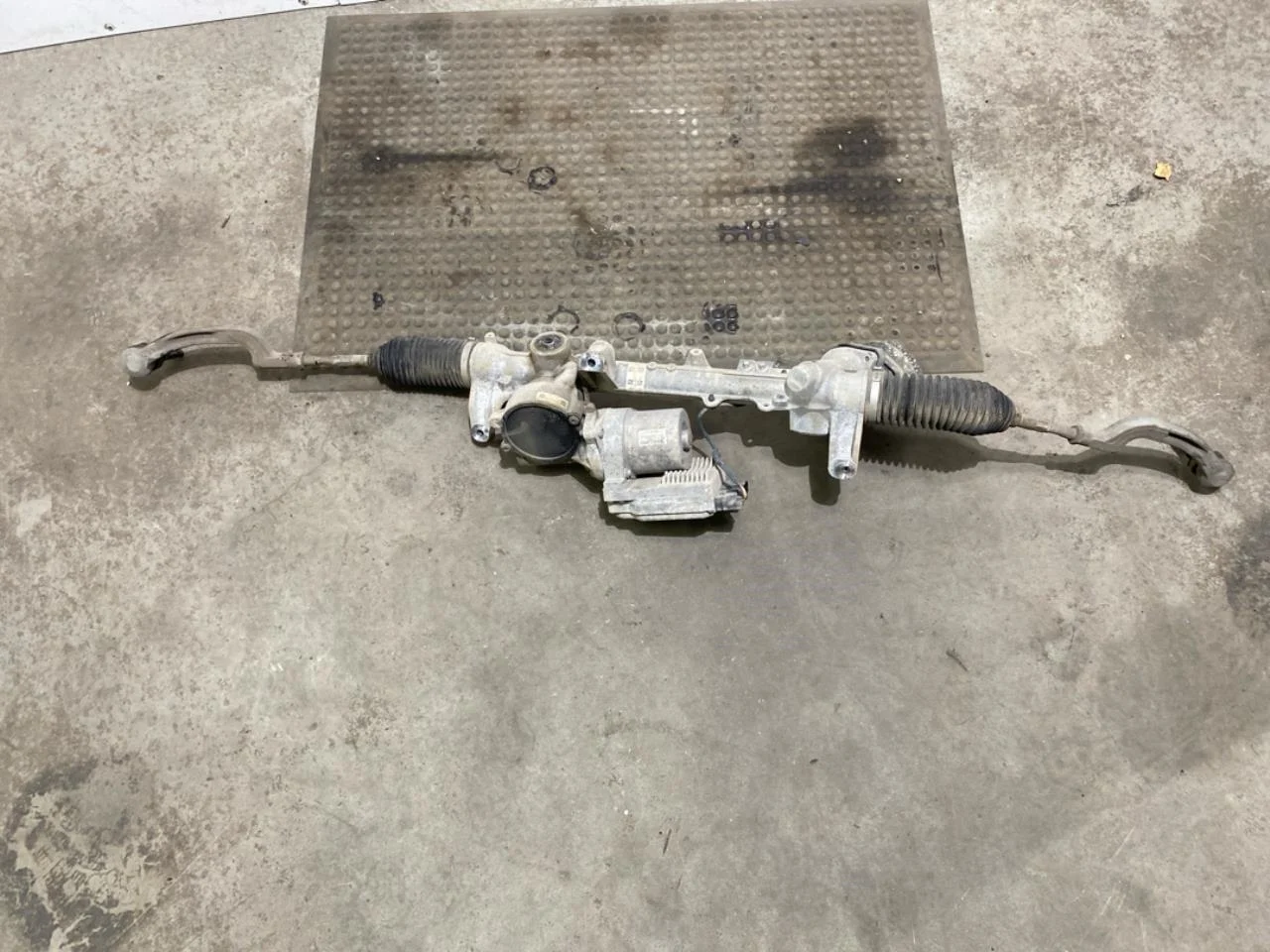 Mercedes B 180-200 W246/W242 2012-19 Power steering rack, electric view 3