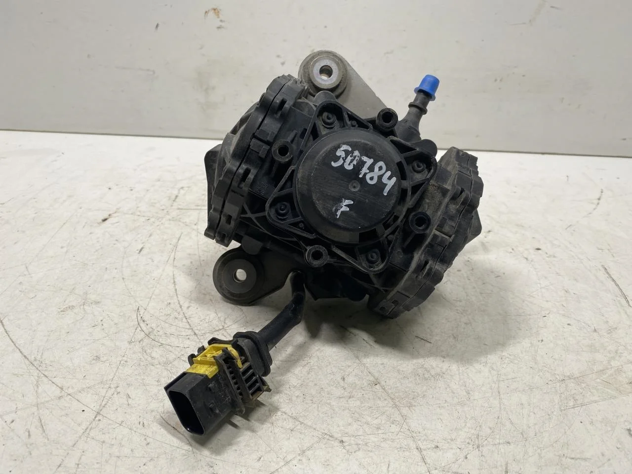 Mercedes B 180-200 W246/W242 2012-19 Vacuum pump view 2