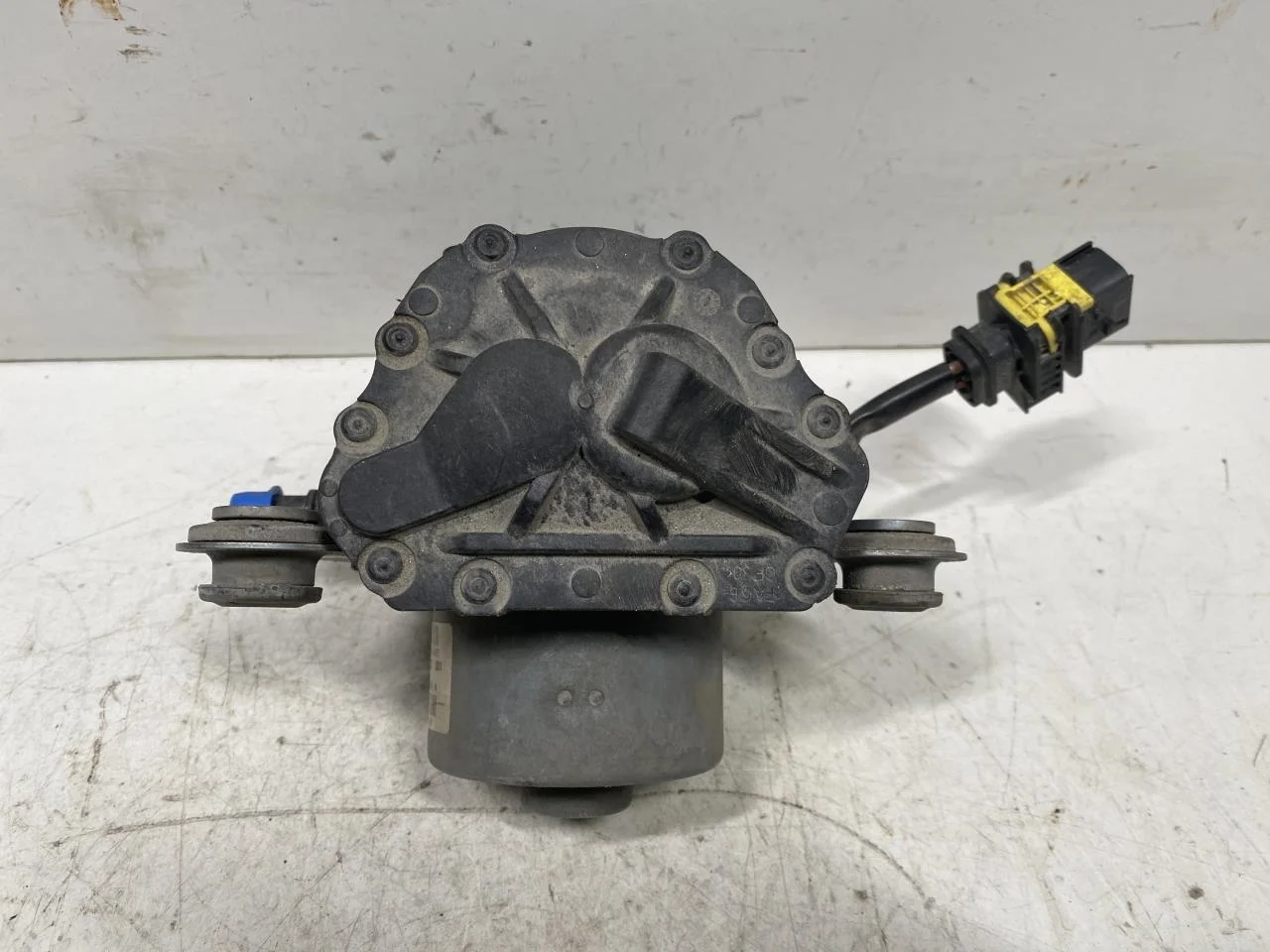 Mercedes B 180-200 W246/W242 2012-19 Vacuum pump view 3