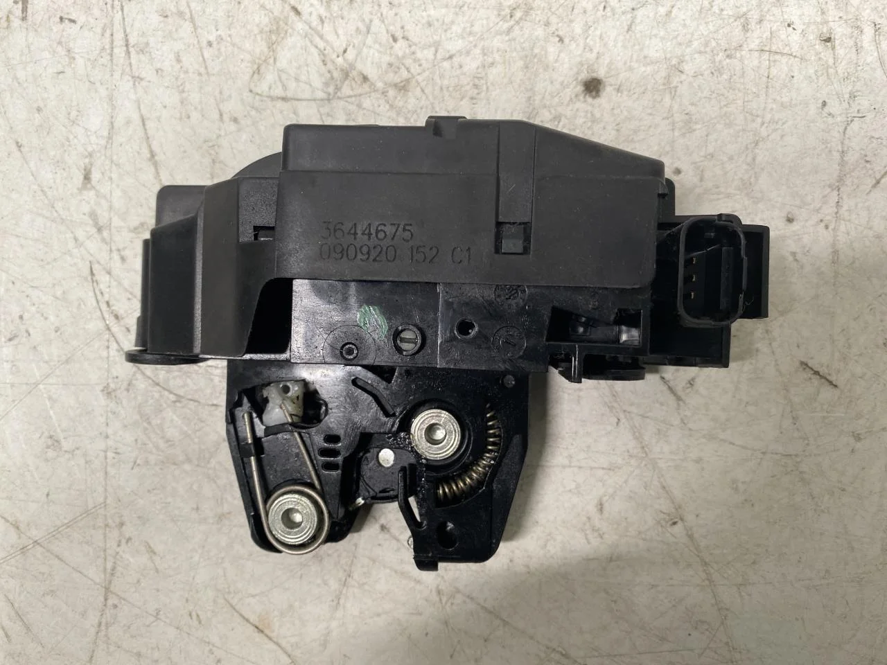 Opel / Vauxhall CORSA F 2020- Tailgate lock view 2