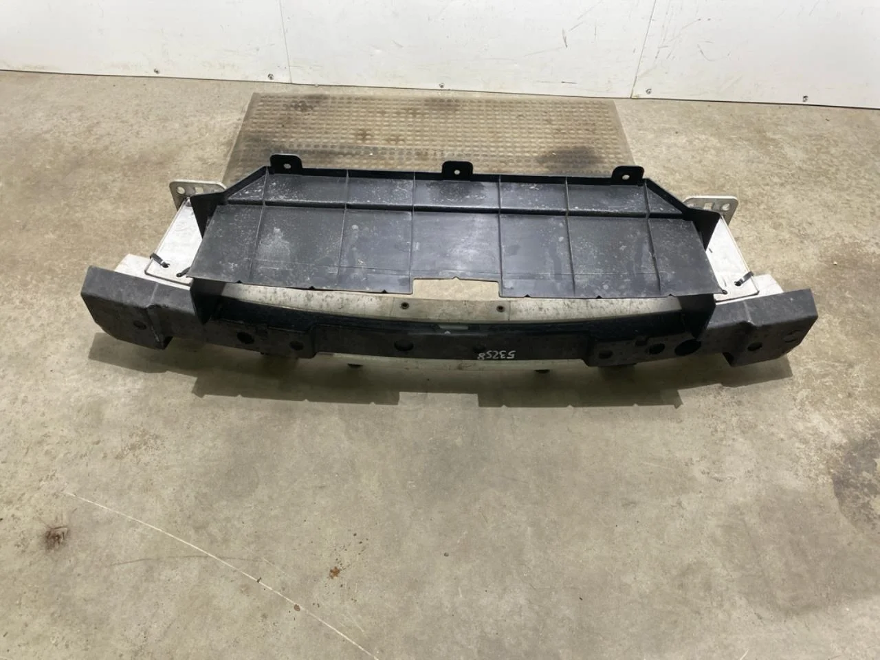 Hongqi E-HS9 2022- Bumper reinforcement beam, front