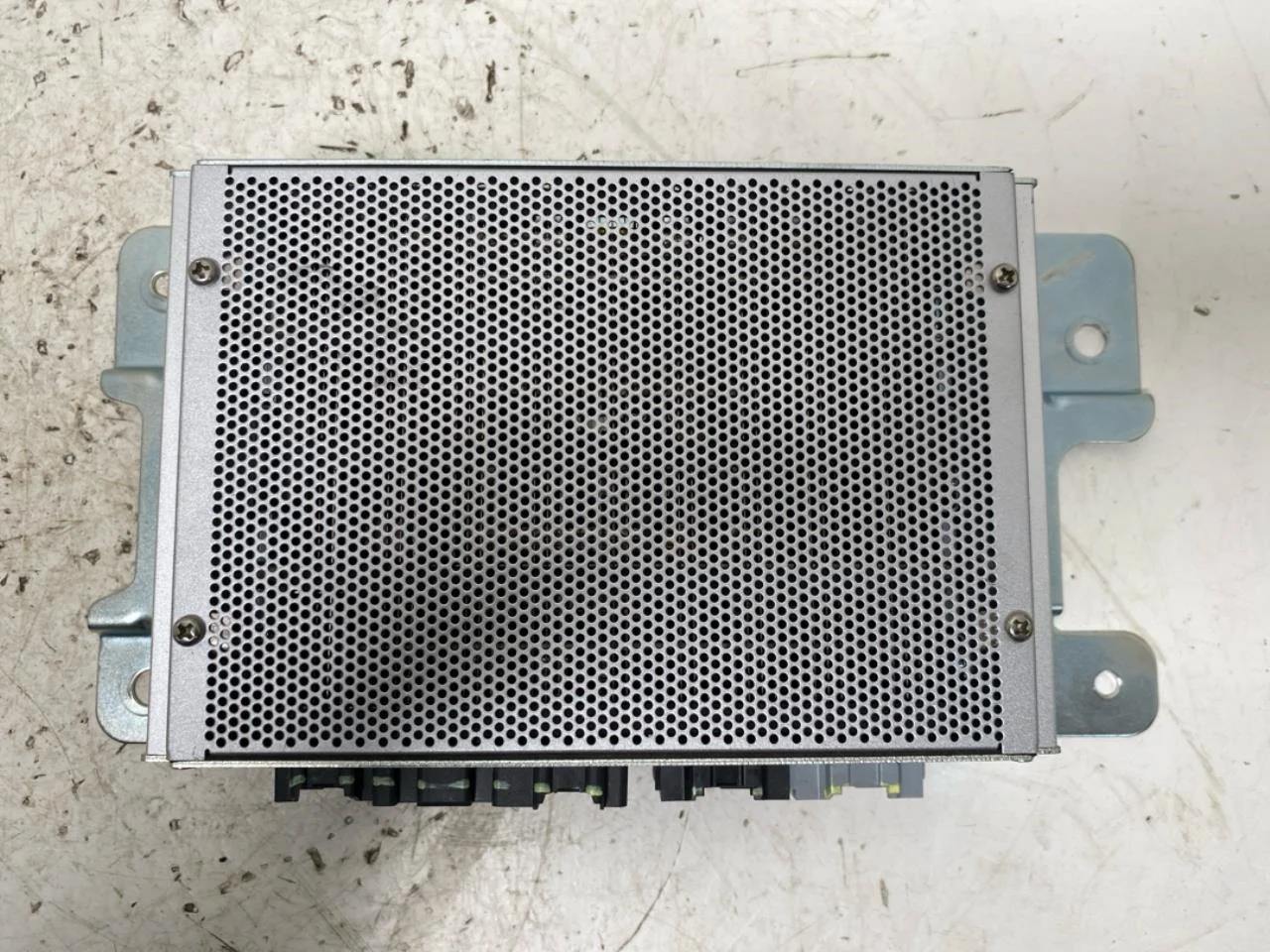 Hongqi E-HS9 2022- Radio / hi-fi amplifier view 2