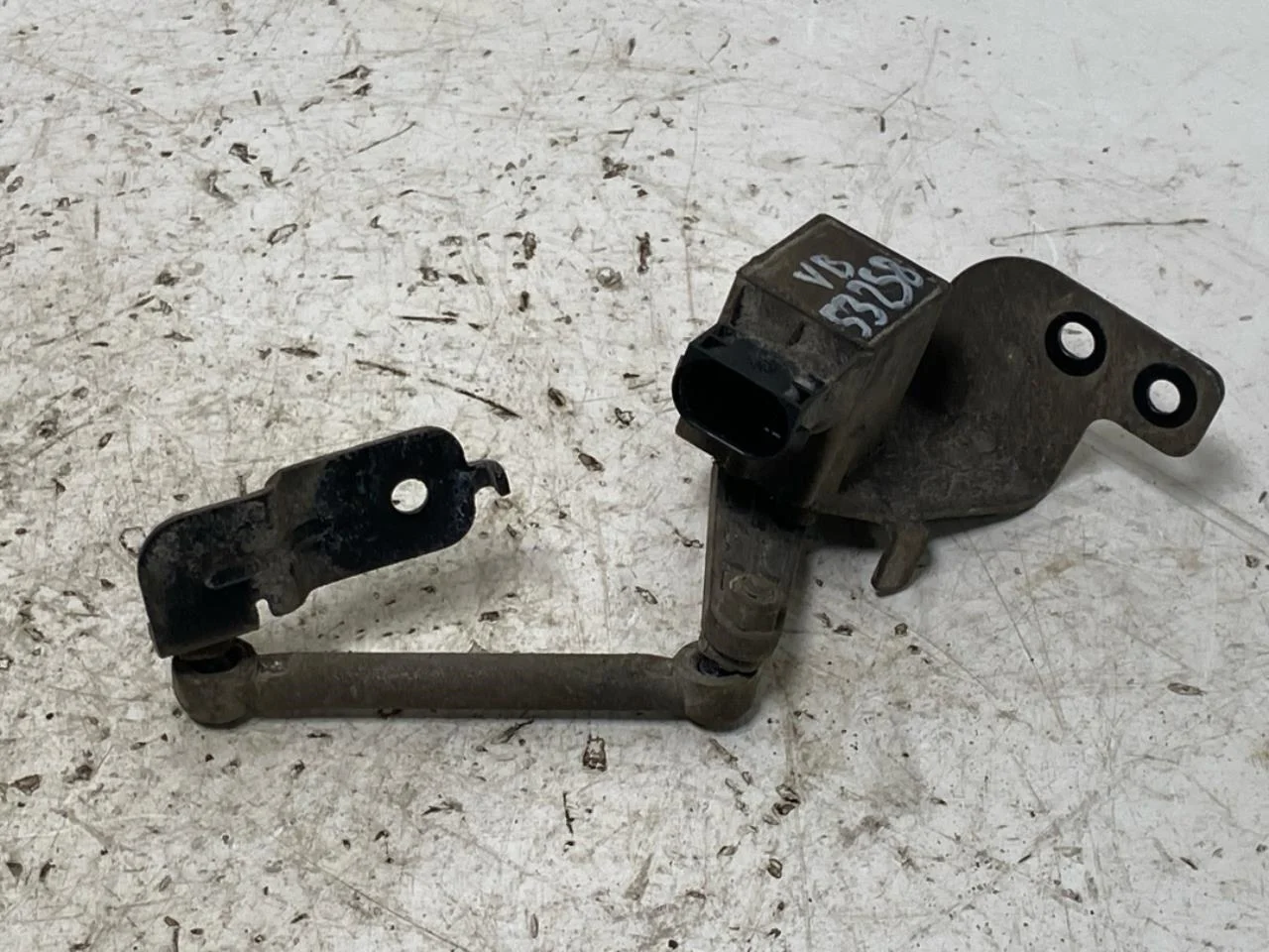 Hongqi E-HS9 2022- Level control / air suspension sensor view 2
