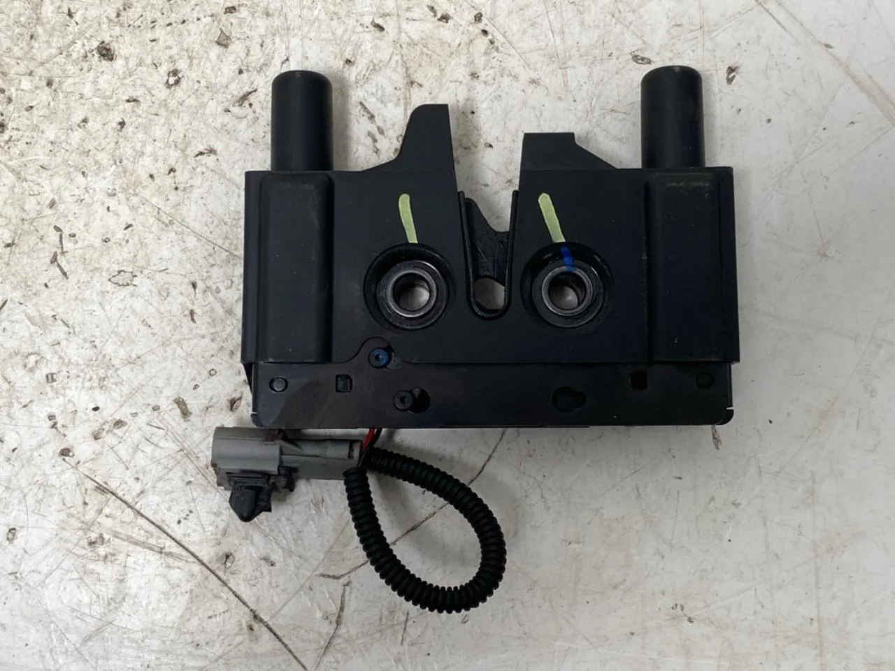 Hongqi E-HS9 2022- Hood latch