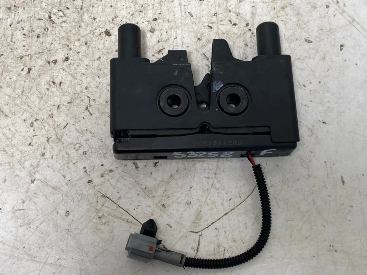 Hongqi E-HS9 2022- Hood latch view 2