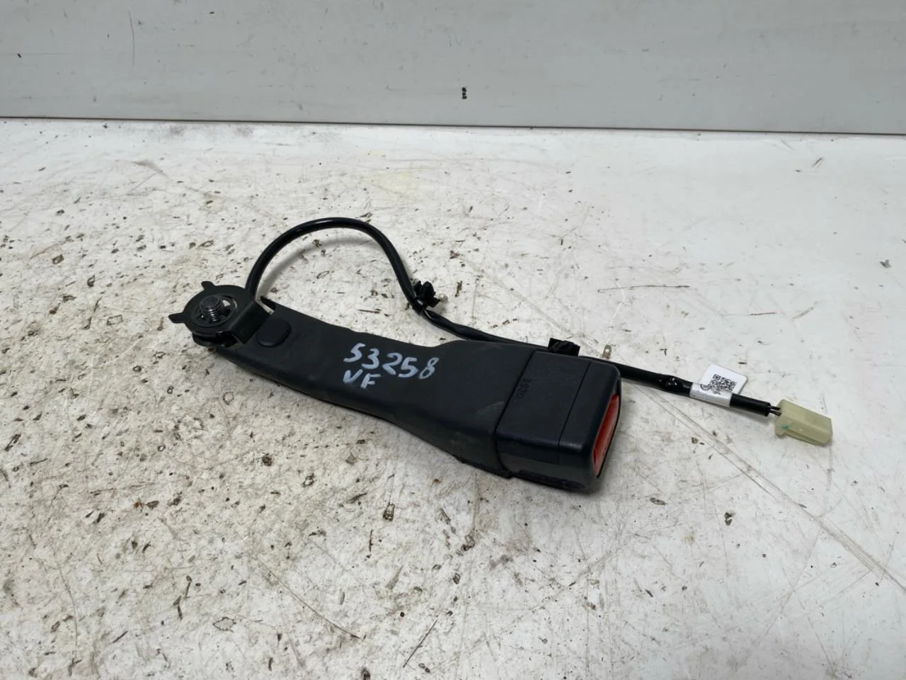 Hongqi E-HS9 2022- Seat belt buckle / anchor view 2