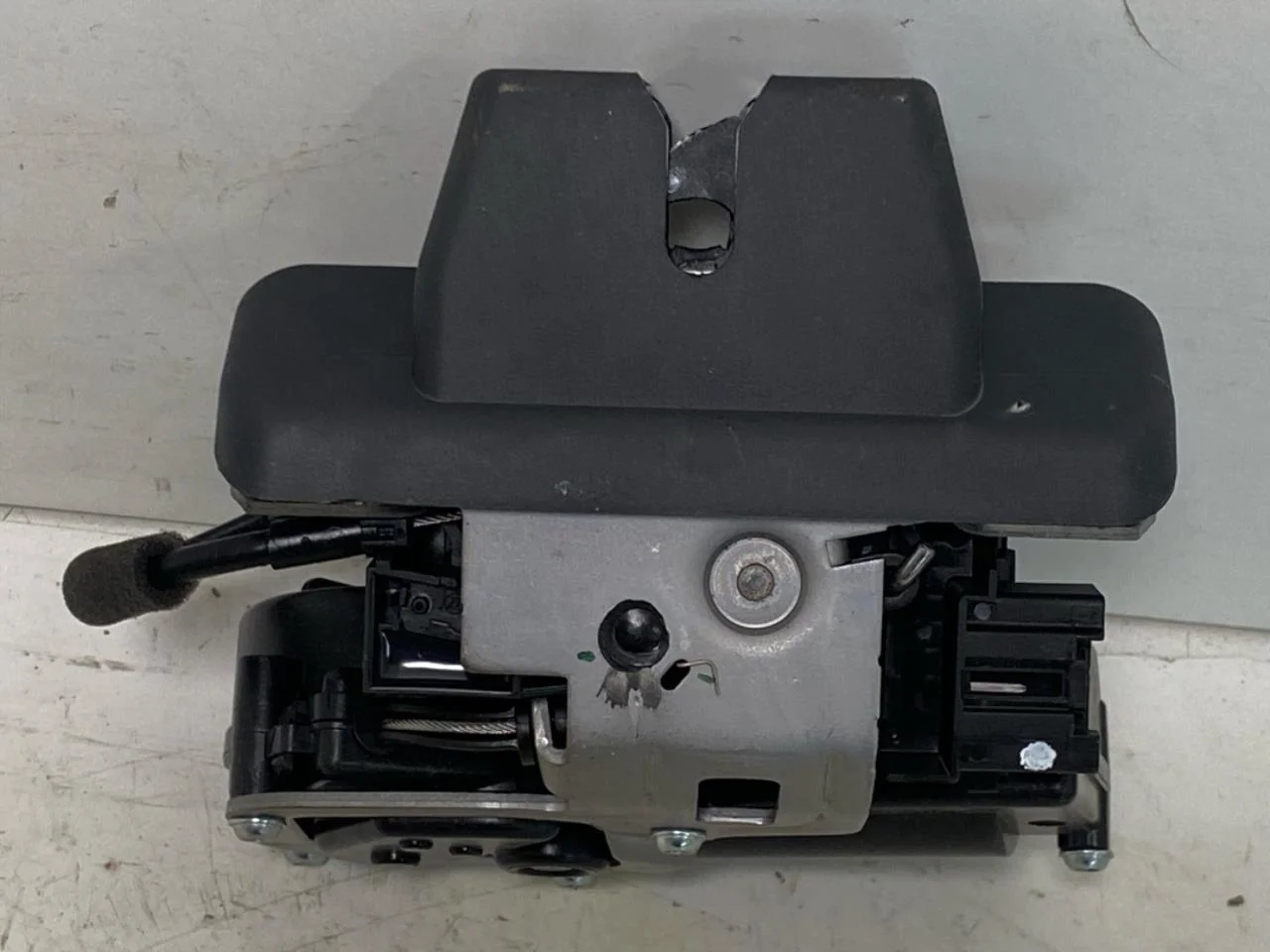 Hongqi E-HS9 2022- Tailgate lock