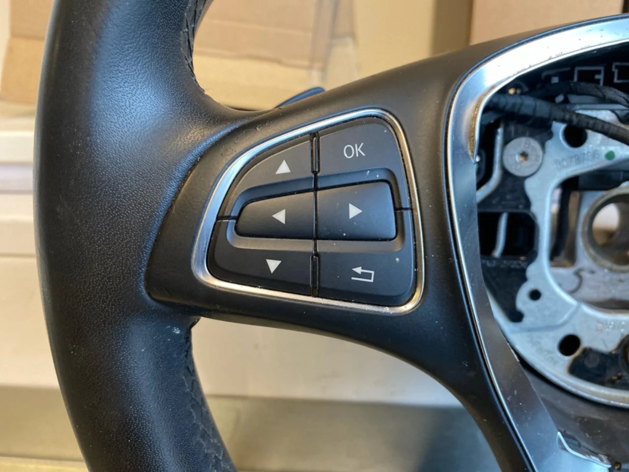 Mercedes B 180-200 W246/W242 2012-19 Steering wheel view 2