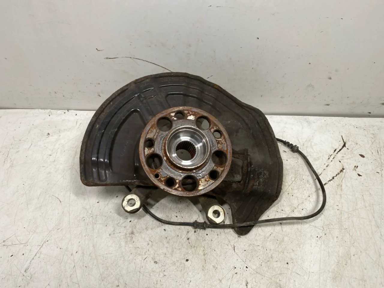 Mercedes B 180-200 W246/W242 2012-19 Stub axle carrier, left front