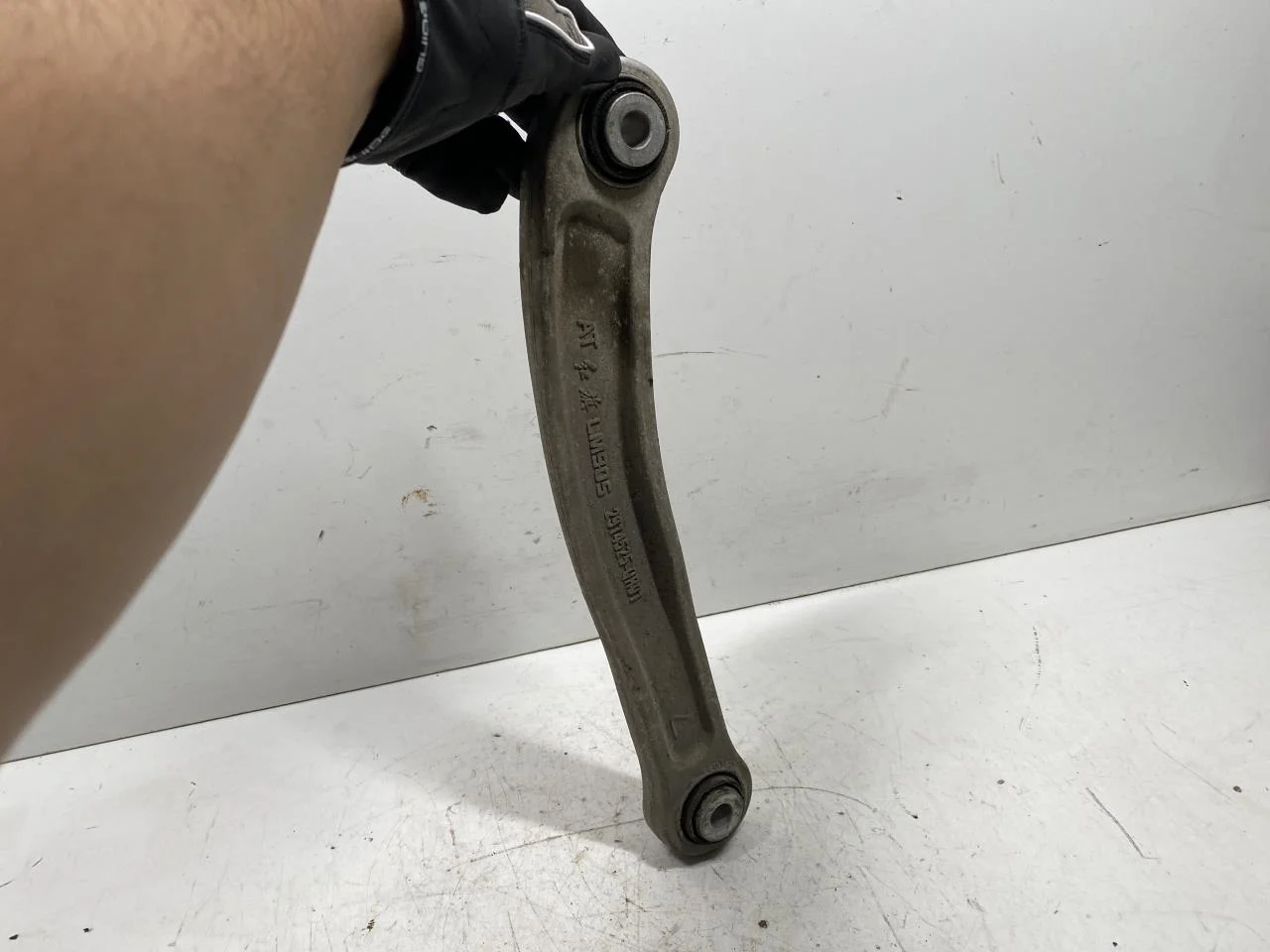 Hongqi E-HS9 2022- Control arm, rear left view 2