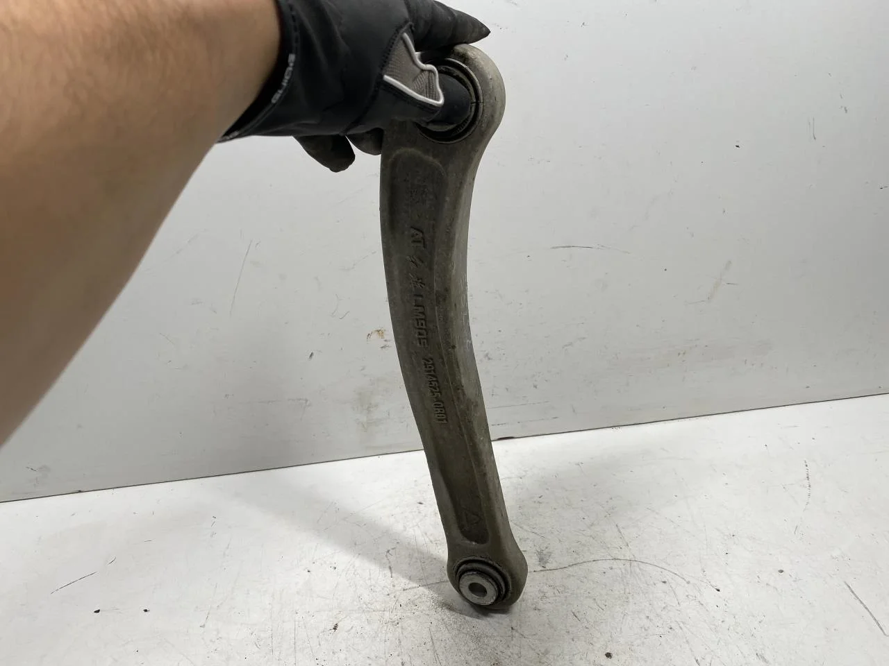 Hongqi E-HS9 2022- Control arm, rear right view 3