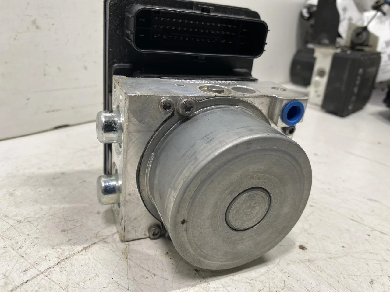 Volkswagen ID.4 2021- ABS hydraulic unit view 2