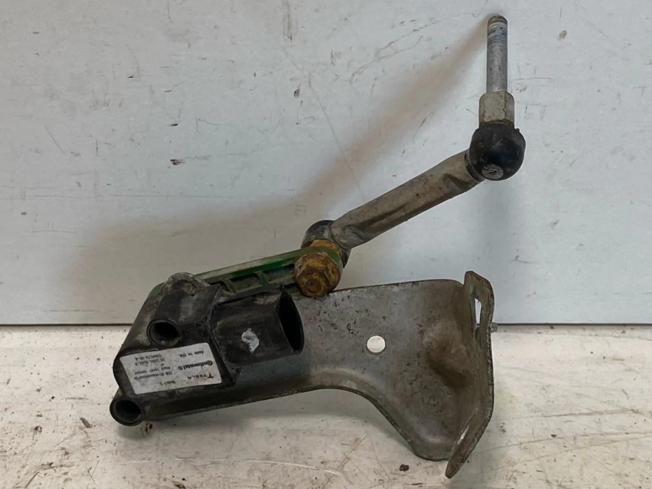 Tesla MODEL S 2013- Level control / air suspension sensor