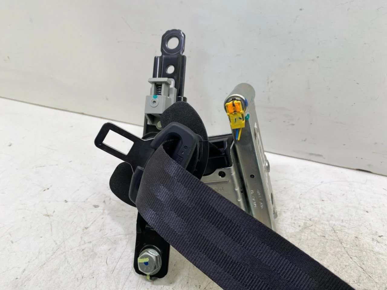 Mg MARVEL R 2022- Seat belt buckle / anchor view 2