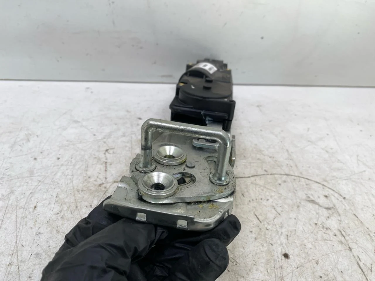 Mg MARVEL R 2022- Tailgate lock view 2