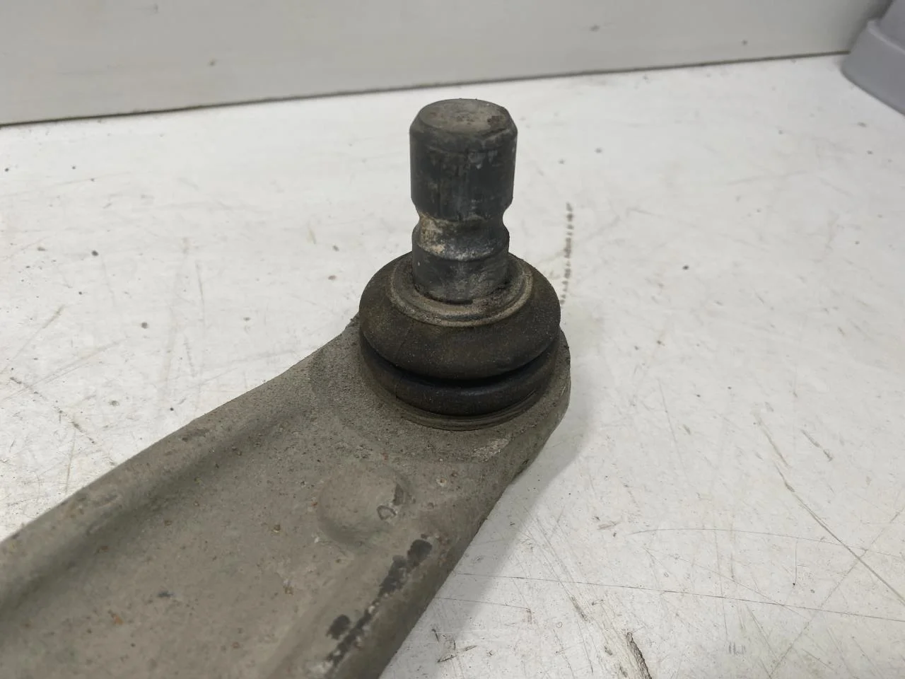 Mg MARVEL R 2022- Front left control arm view 2