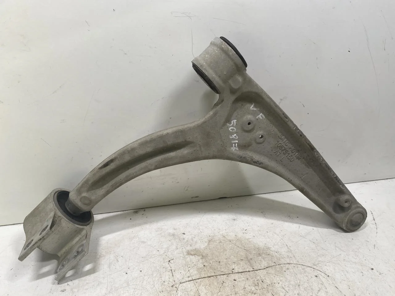 Mg MARVEL R 2022- Front left control arm view 3