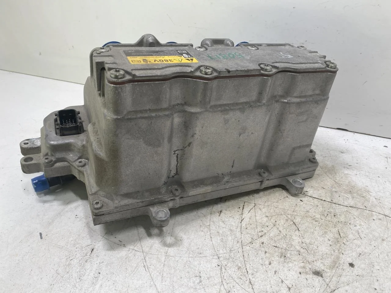 Mg MARVEL R 2022- Invertor, 12-220V vedere 3