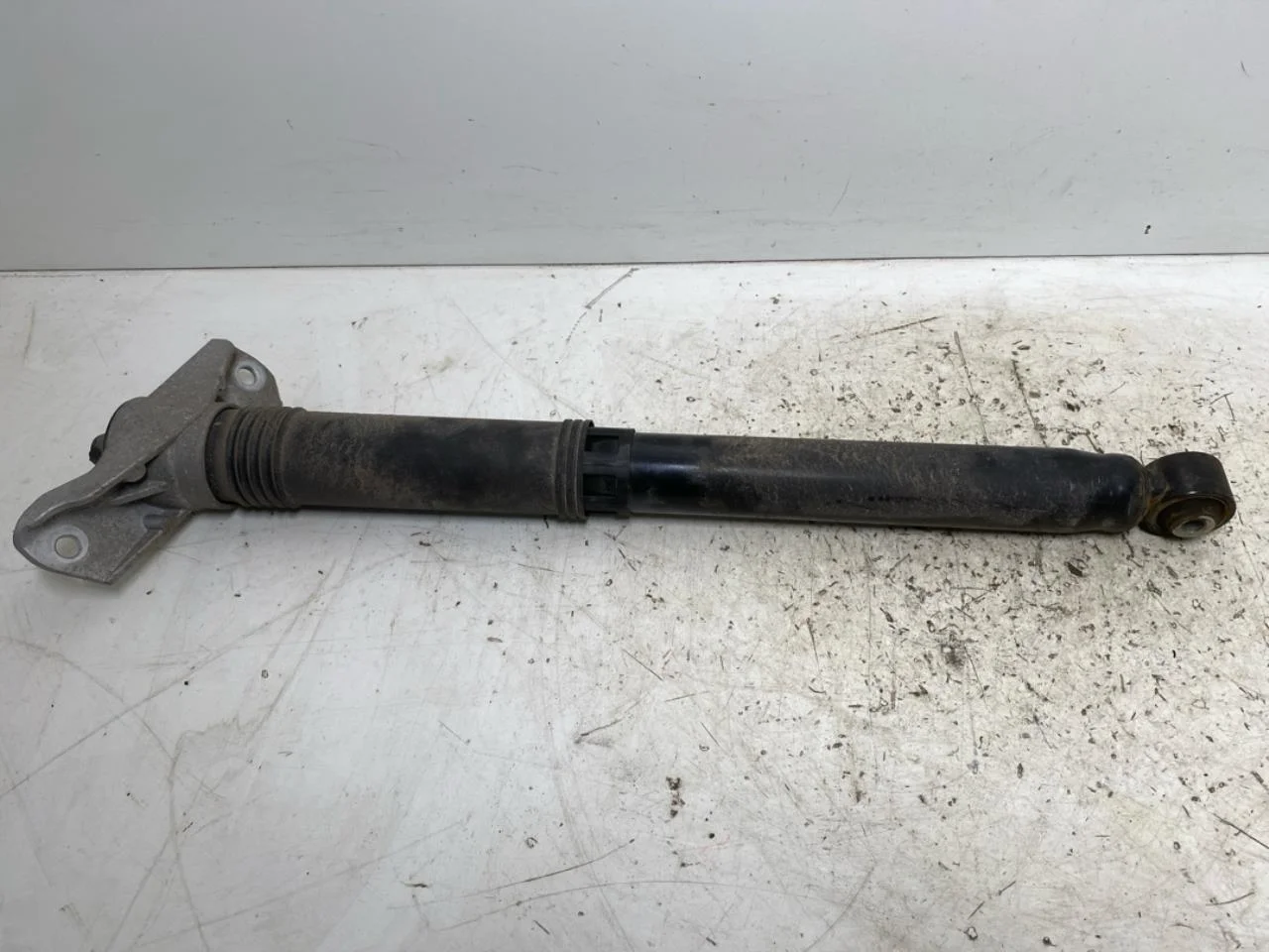 Shock absorber, rear view 2