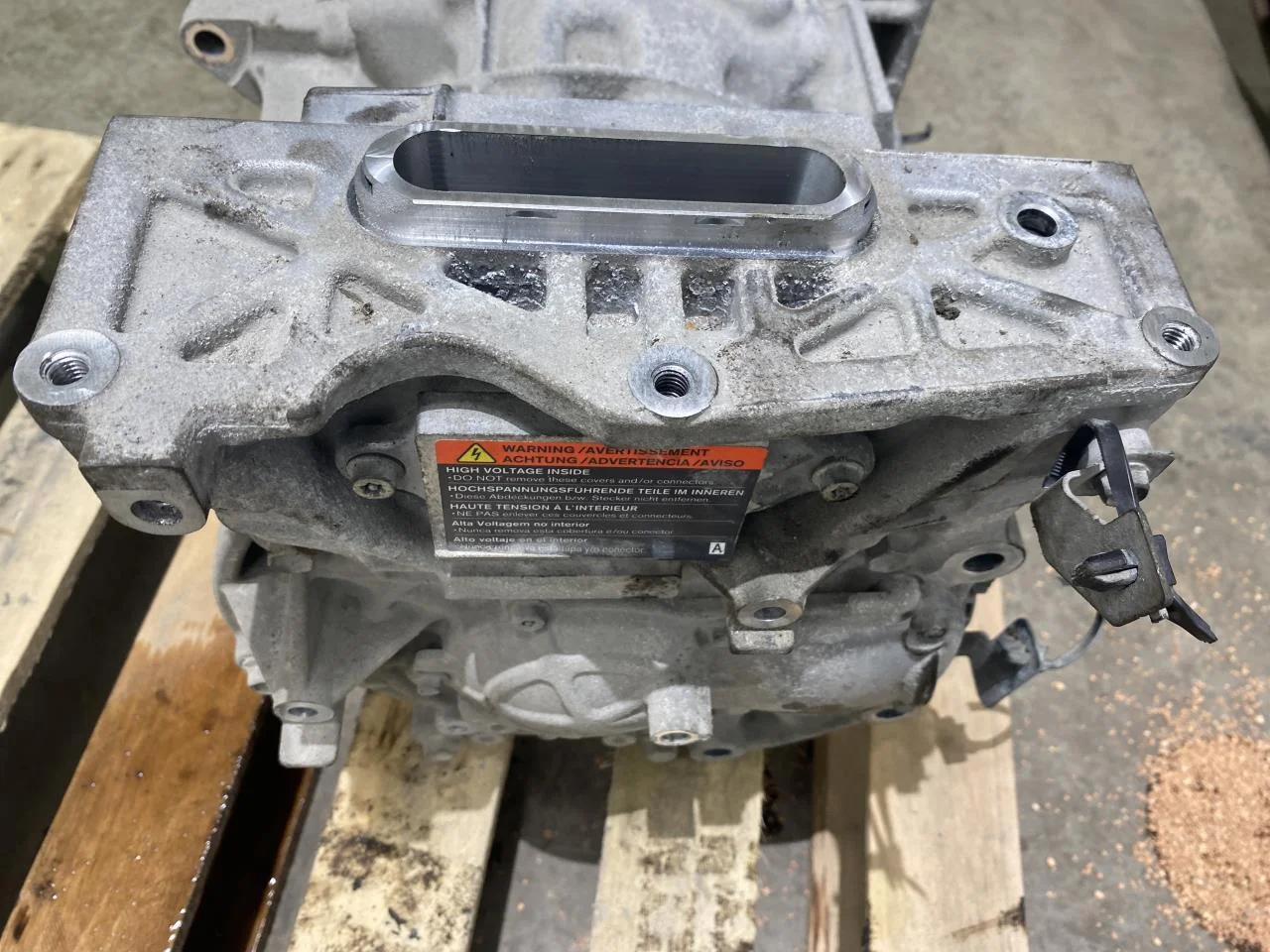 Nissan LEAF 2011-17 Elektromos motor, első nézet 3