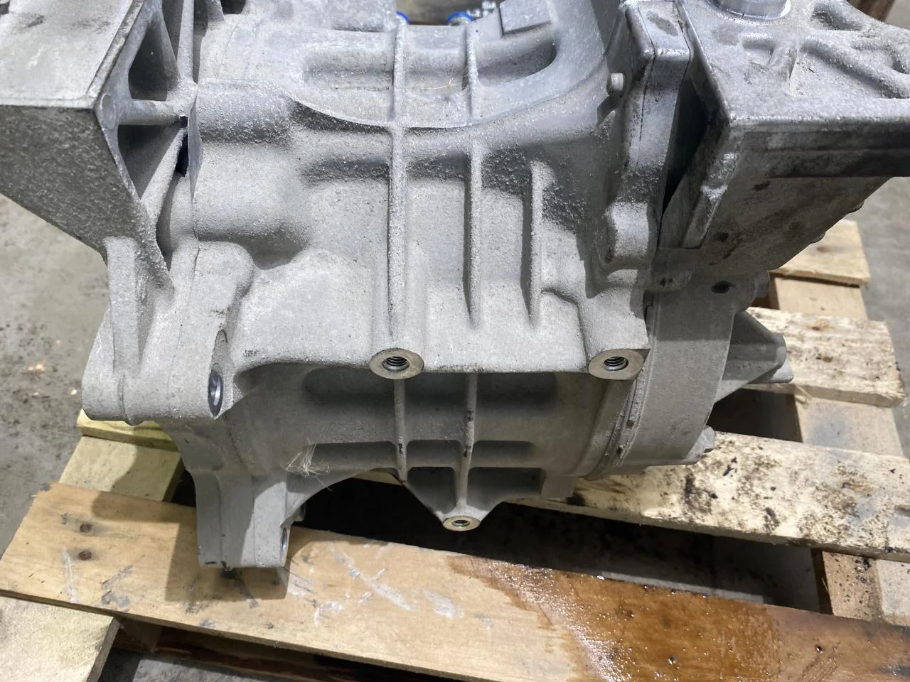 Nissan LEAF 2011-17 Elektromos motor, első nézet 4