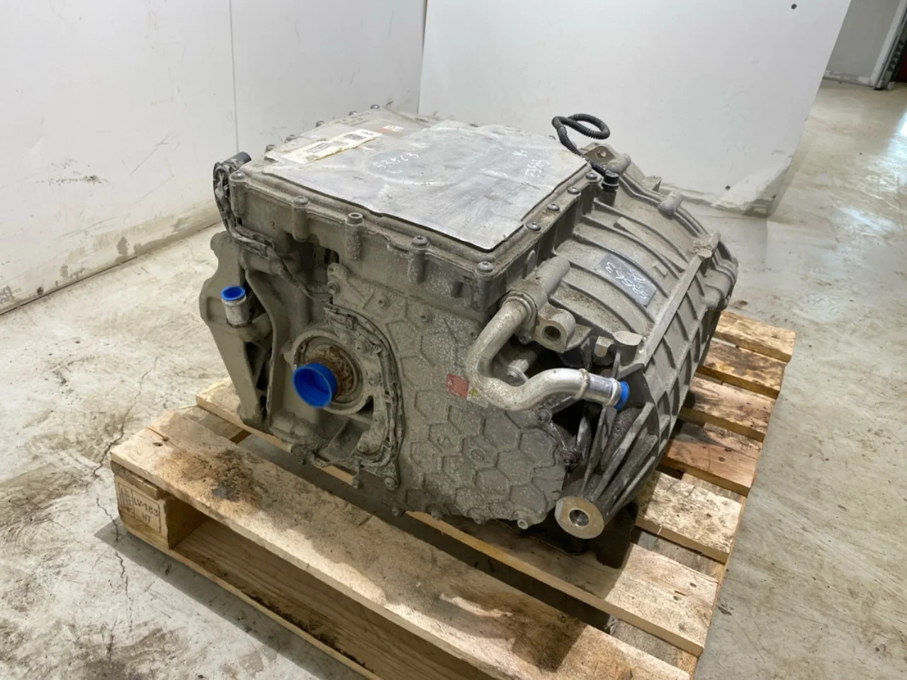 Volkswagen ID BUZZ/CARGO 2022- Elektromos motor, hátsó nézet 2