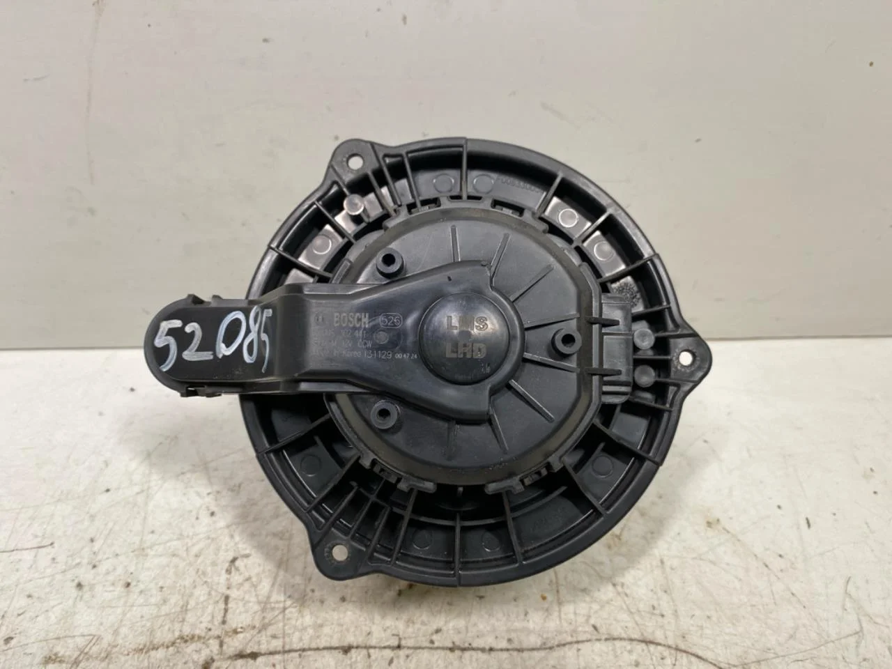 Tesla MODEL S 2013- Heater blower motor view 3