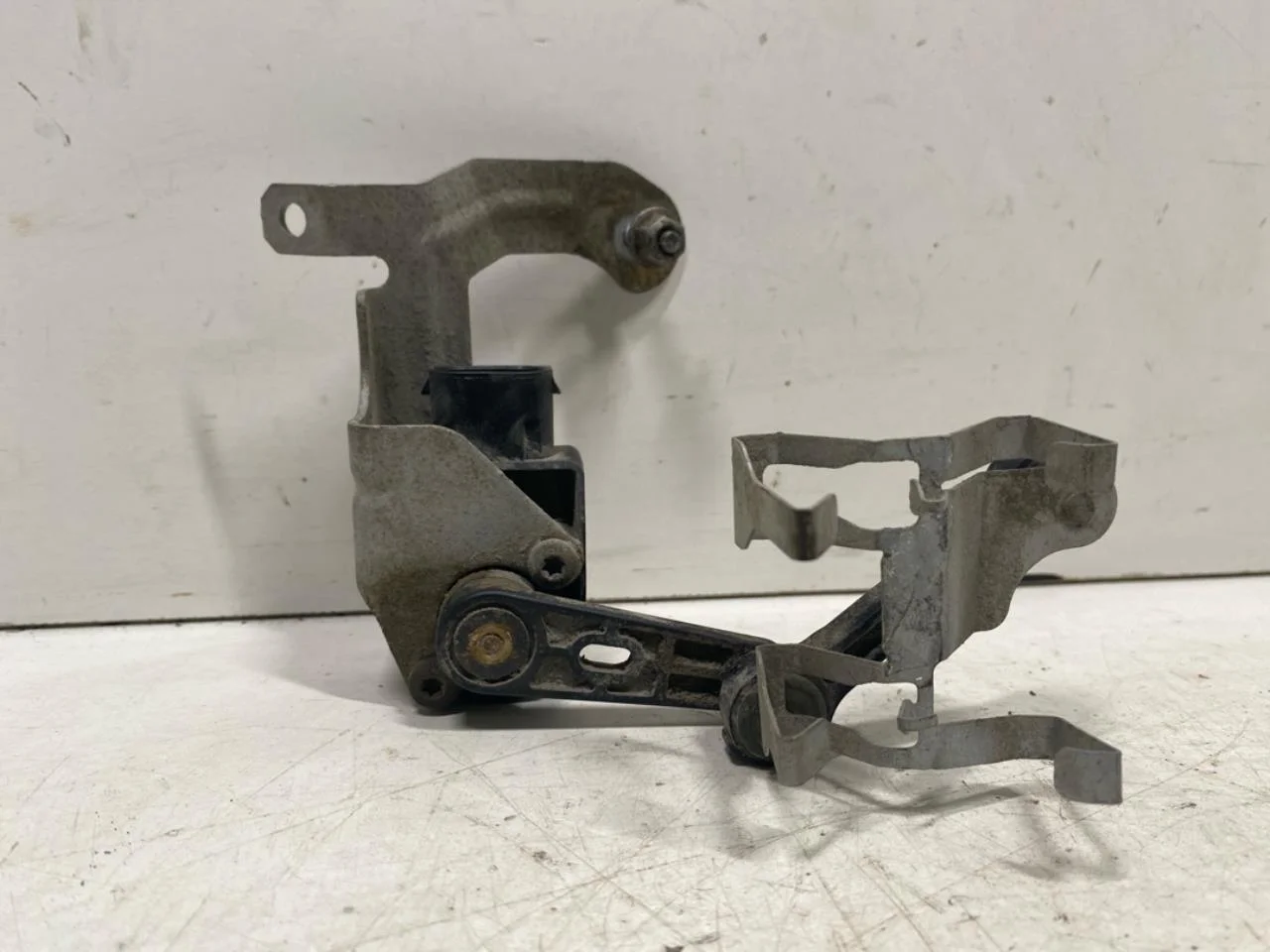 Mercedes EQC 2020- Level control / air suspension sensor