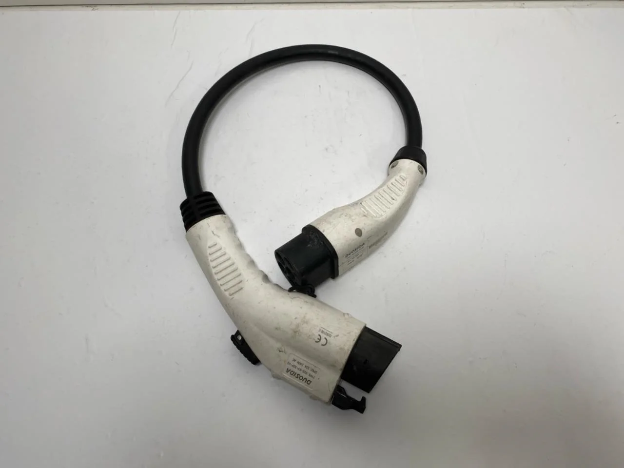 Nissan LEAF 2011-17 Battery charger view 3