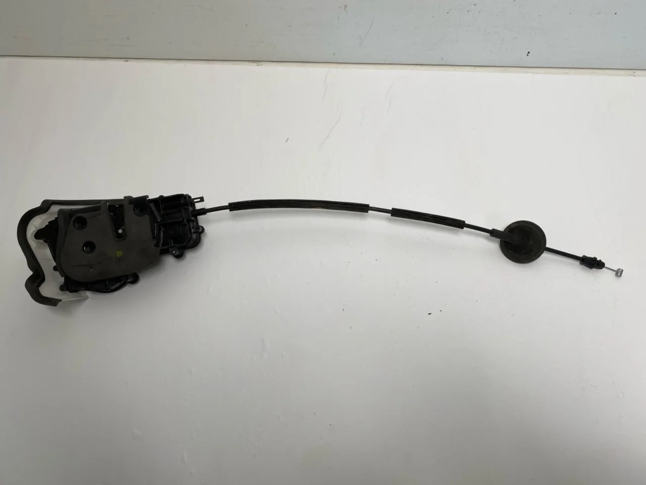 Ford MUSTANG MACH-E 2021- Door lock housing view 2