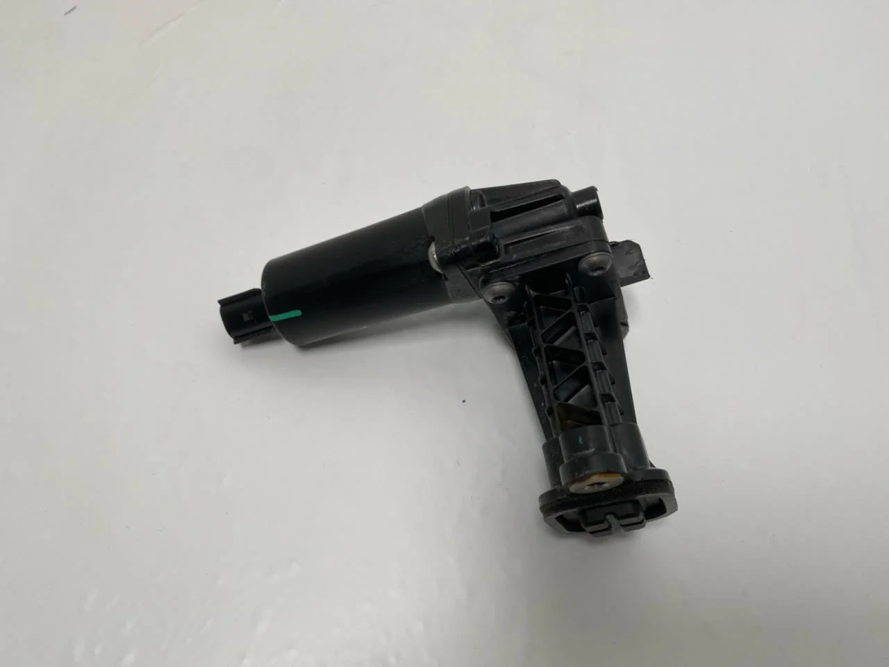 Ford MUSTANG MACH-E 2021- Door lock housing view 2