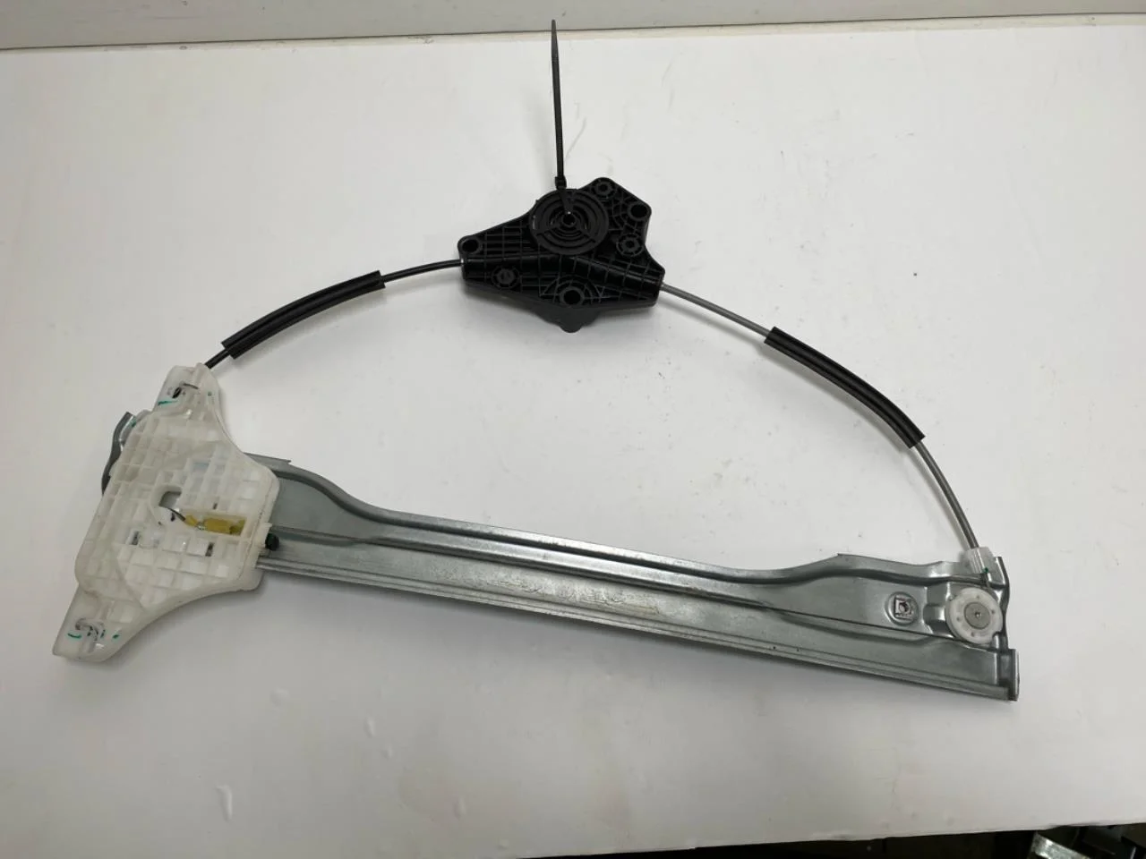 Mg ZS EV 2020- Electric window regulator, complete view 2