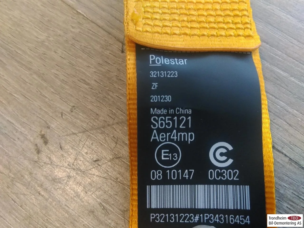 Polestar 2 2020- Rear left seat belt view 2