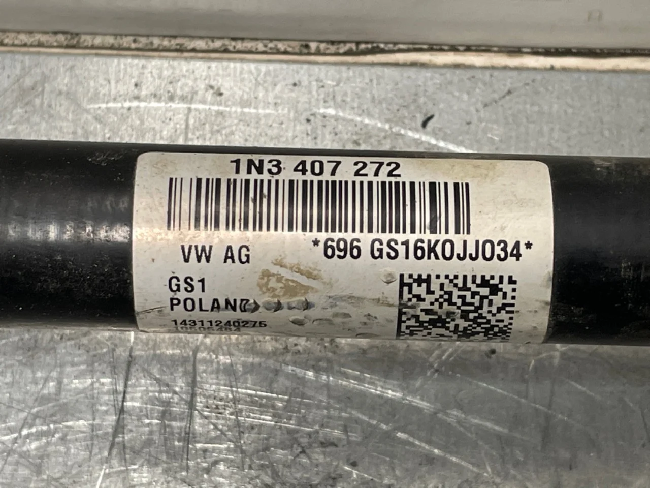 Volkswagen ID BUZZ/CARGO 2022- Front right driveshaft view 4