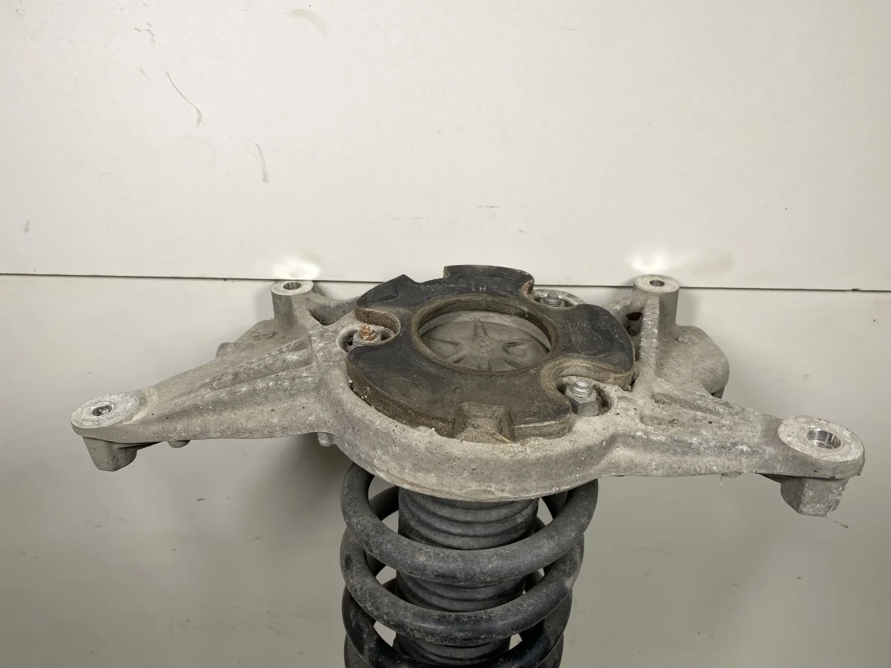 Tesla MODEL 3 2017--> Strut assembly, front left view 2