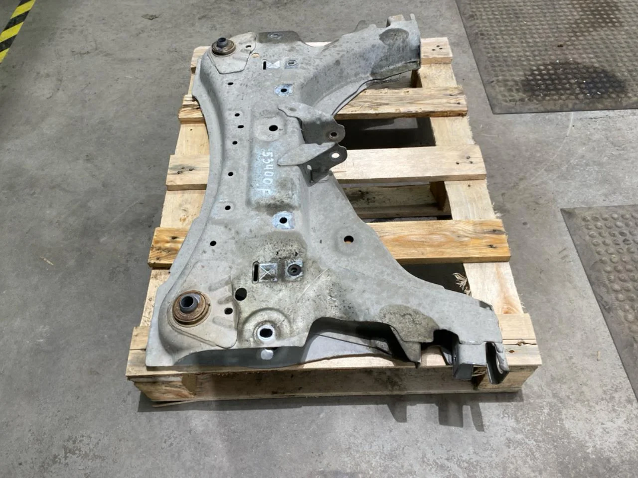 Renault ZOE/E- TECH 2013--> Front subframe view 2