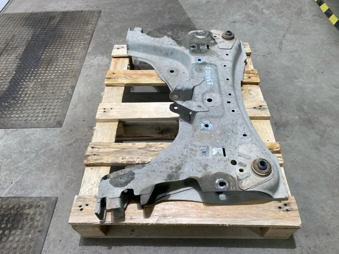Renault ZOE/E- TECH 2013--> Front subframe view 4