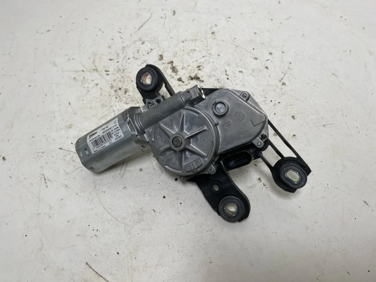 Skoda CITIGO Tailgate wiper motor view 2