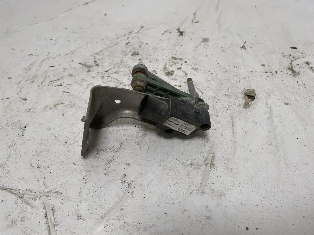 Tesla MODEL S 2013- Level control / air suspension sensor