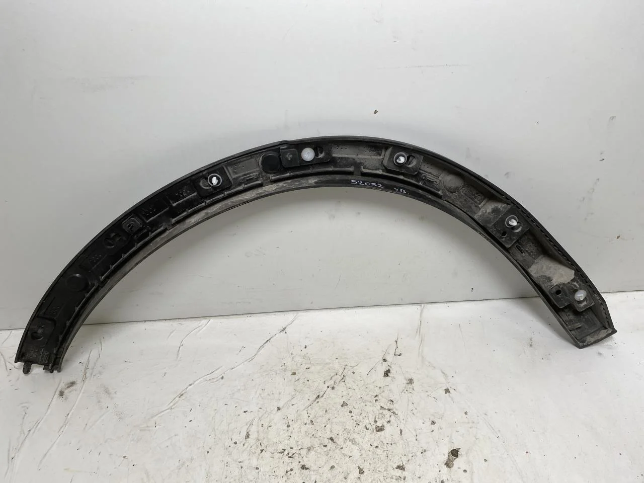 Volvo XC40/RECHARGE 2018- Wheel arch trim view 2
