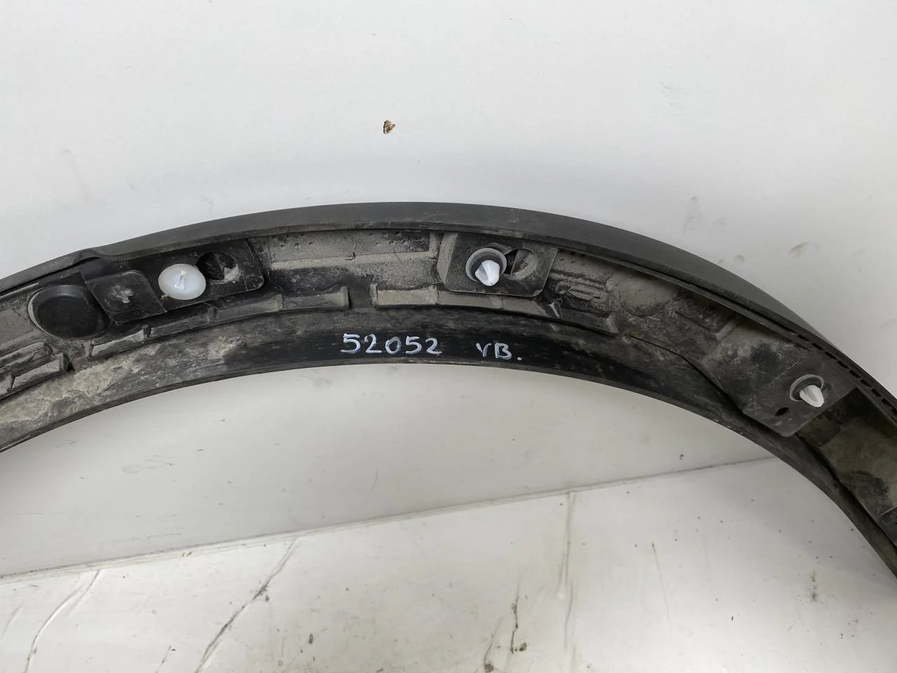Volvo XC40/RECHARGE 2018- Wheel arch trim view 3