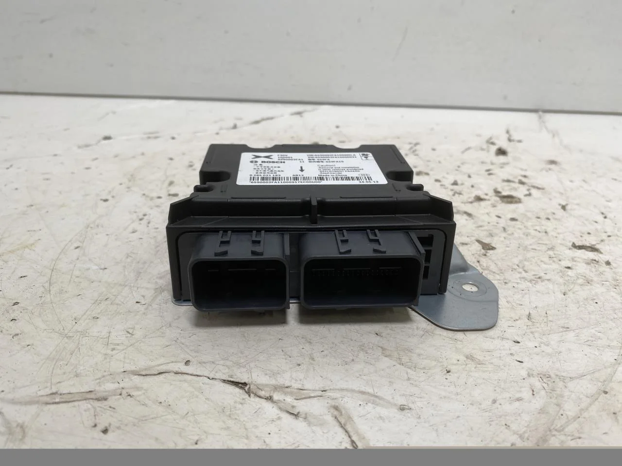 Xpeng G6 2024-> Légzsák elektronikai egység nézet 2