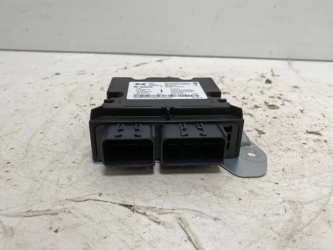 Xpeng G6 2024-> Légzsák elektronikai egység nézet 3