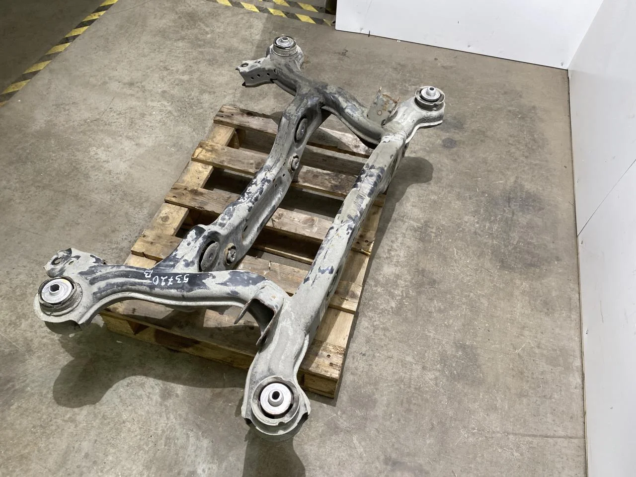 Mercedes EQA H243 2021- Hátsó híd kereszttartó / segédkeret nézet 2