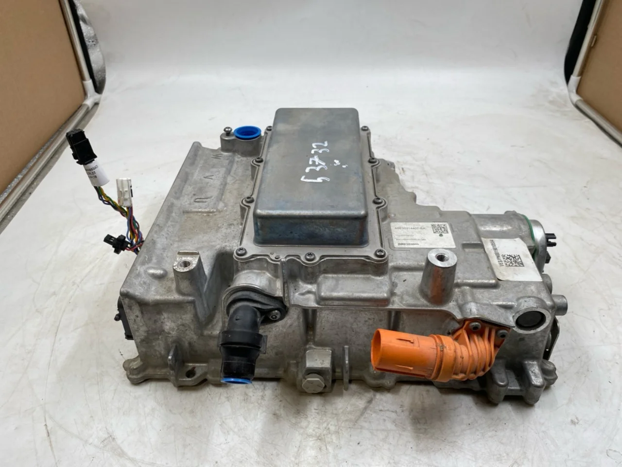 Mercedes EQS SUV X296 2022- Invertor, 12-220V