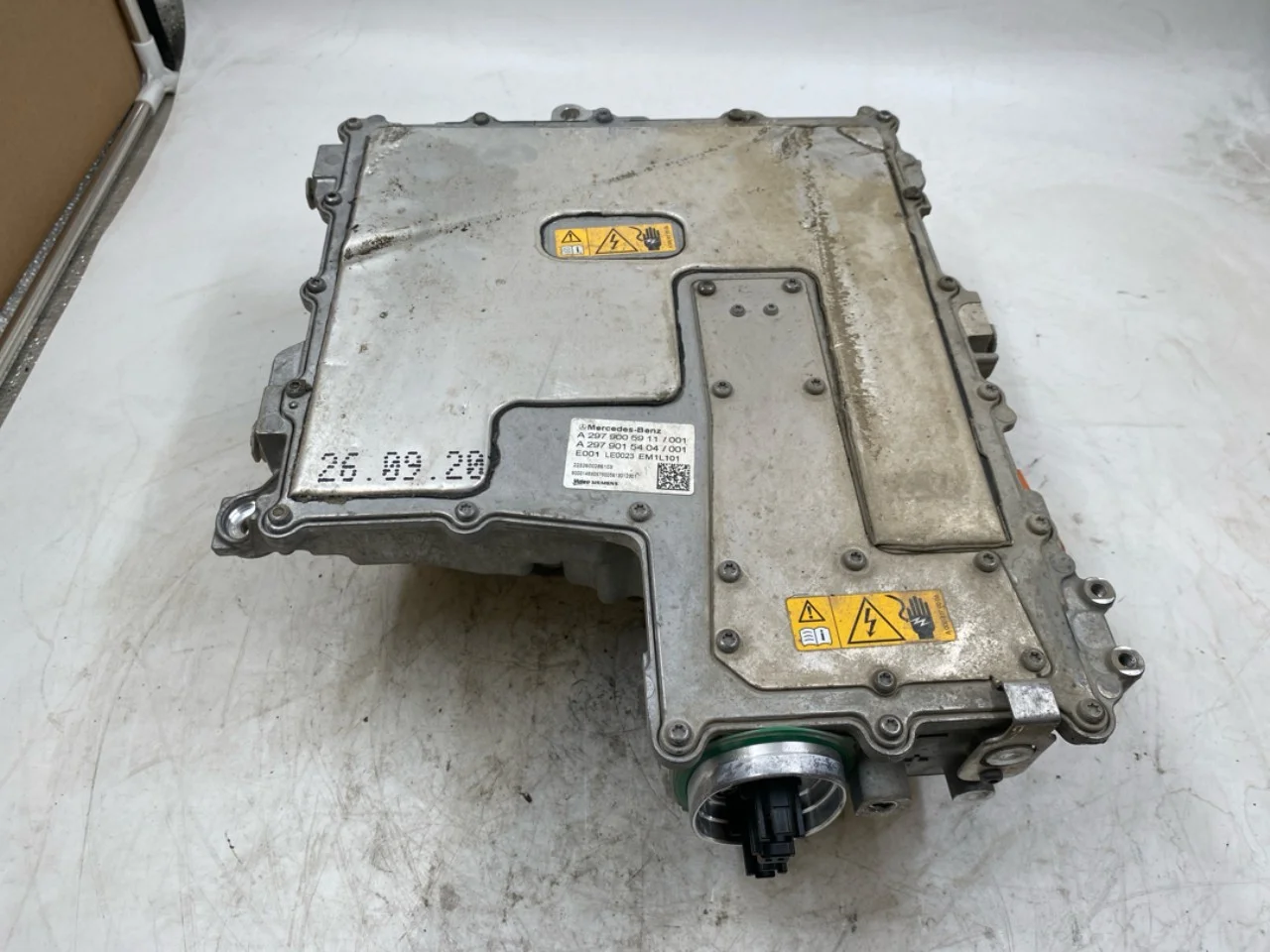 Mercedes EQS SUV X296 2022- Invertor, 12-220V vedere 4