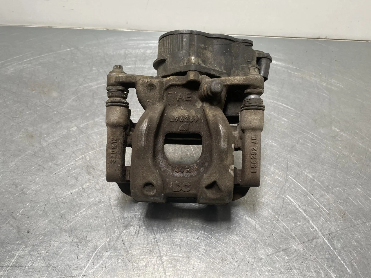 Mercedes EQA H243 2021- Etrier frână spate dreapta