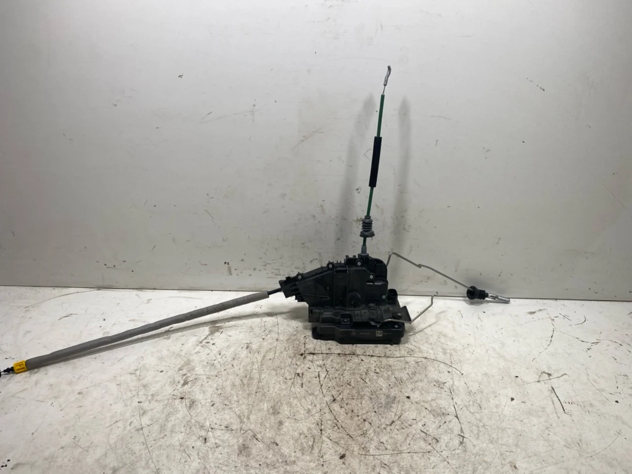 Mercedes EQC 2020- Tailgate lock