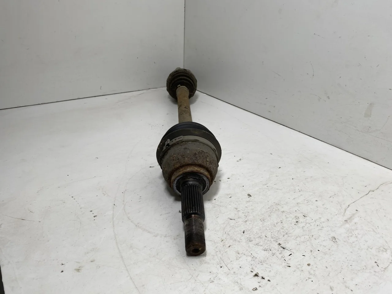 Nissan LEAF 2011-17 Front right driveshaft view 3