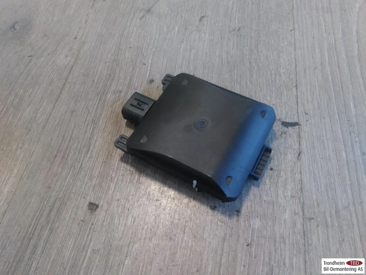 Polestar 2 2020- Senzor protecție activă la coliziune vedere 2